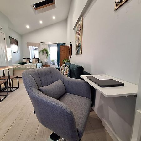 New, Stylish Studio Flat With Private Patio And Free On-Street Parking Check Out At 11Am Bournemouth Eksteriør billede