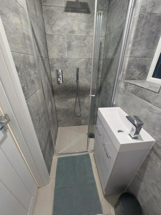 New, Stylish Studio Flat With Private Patio And Free On-Street Parking Check Out At 11Am Bournemouth Eksteriør billede