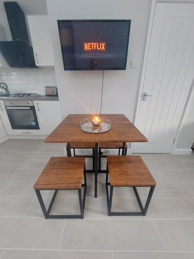 New, Stylish Studio Flat With Private Patio And Free On-Street Parking Check Out At 11Am Bournemouth Eksteriør billede