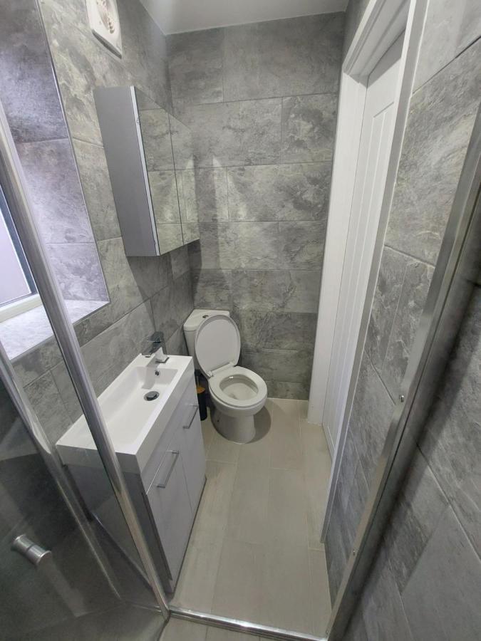 New, Stylish Studio Flat With Private Patio And Free On-Street Parking Check Out At 11Am Bournemouth Eksteriør billede