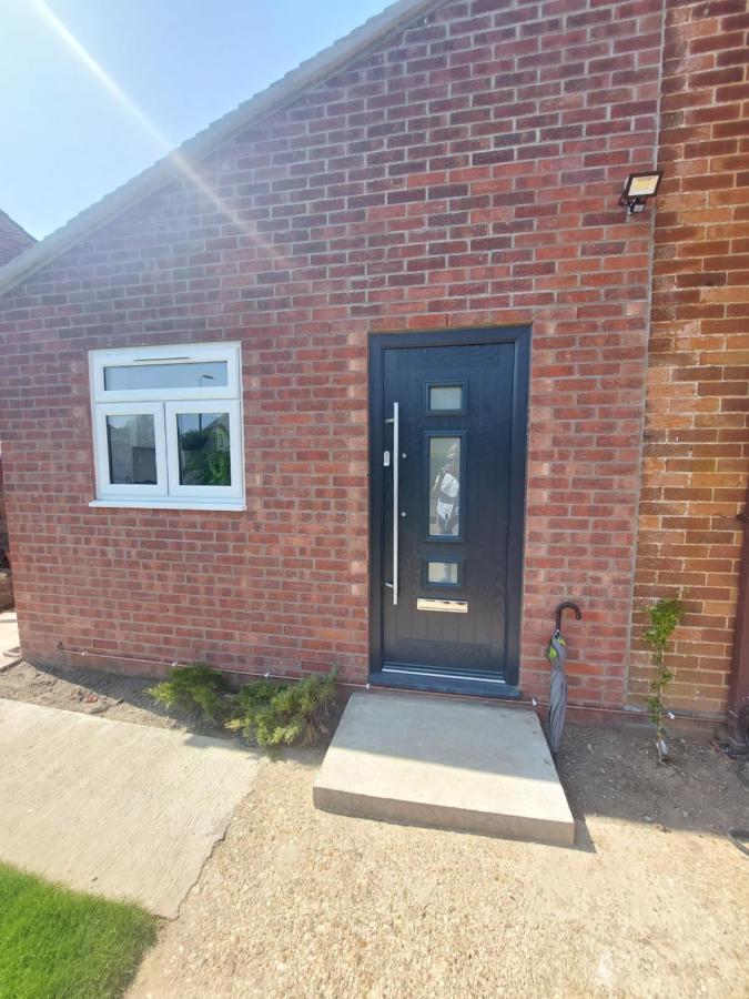 New, Stylish Studio Flat With Private Patio And Free On-Street Parking Check Out At 11Am Bournemouth Eksteriør billede