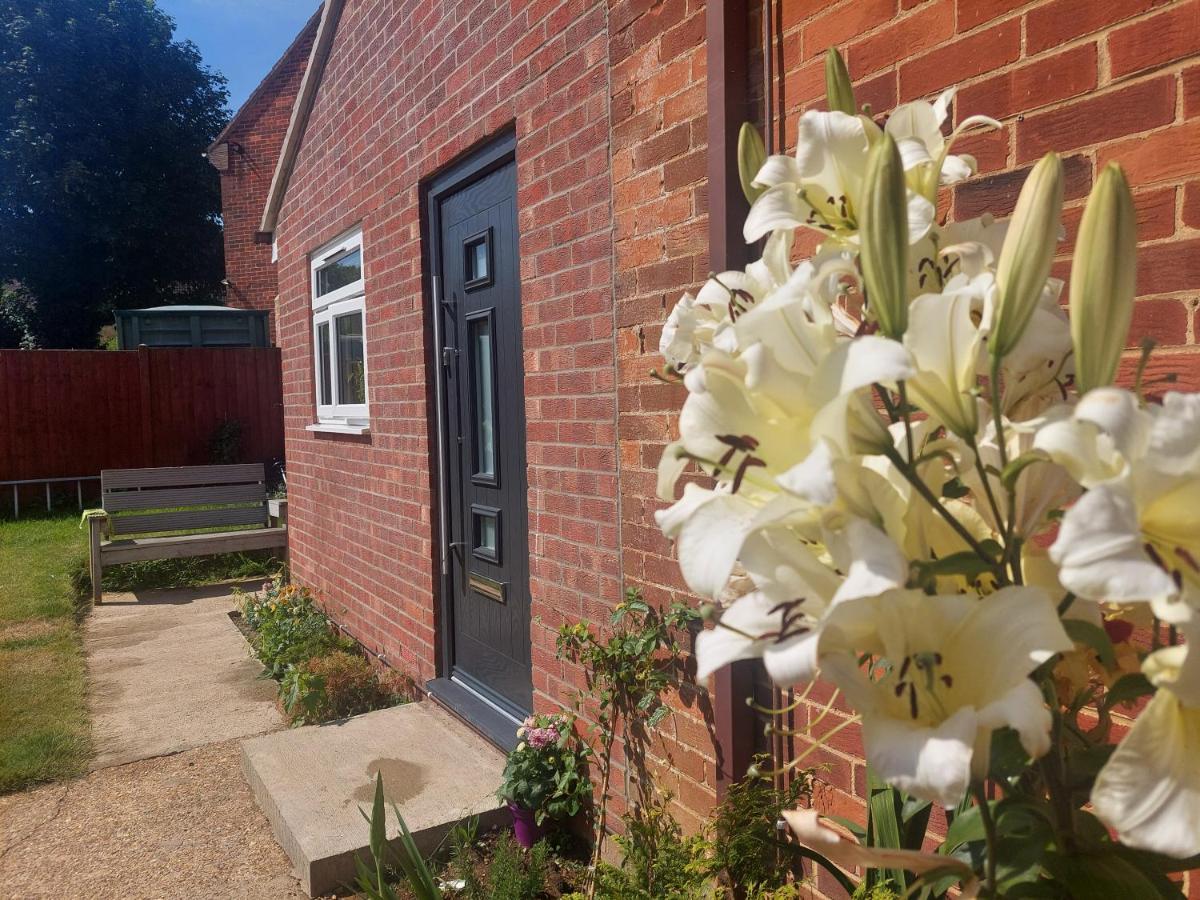 New, Stylish Studio Flat With Private Patio And Free On-Street Parking Check Out At 11Am Bournemouth Eksteriør billede
