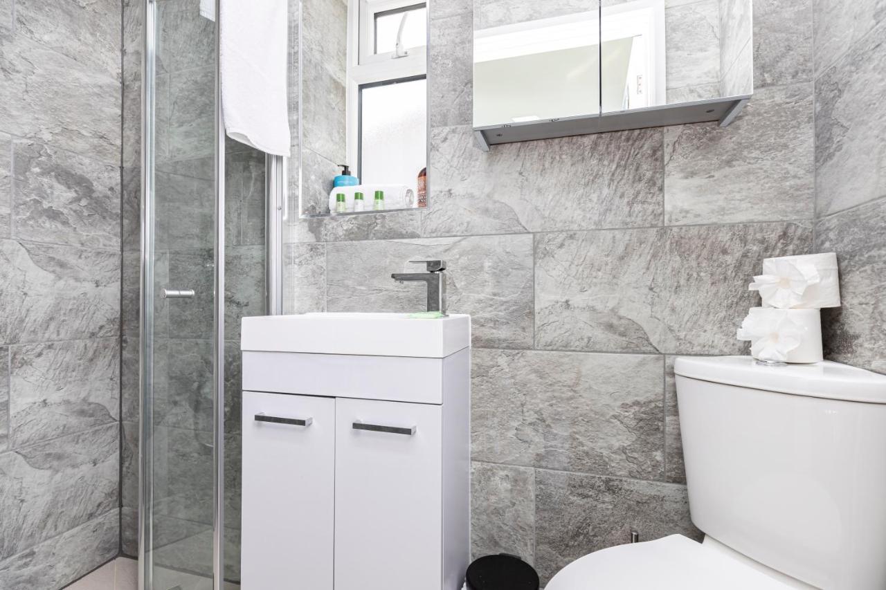 New, Stylish Studio Flat With Private Patio And Free On-Street Parking Check Out At 11Am Bournemouth Eksteriør billede