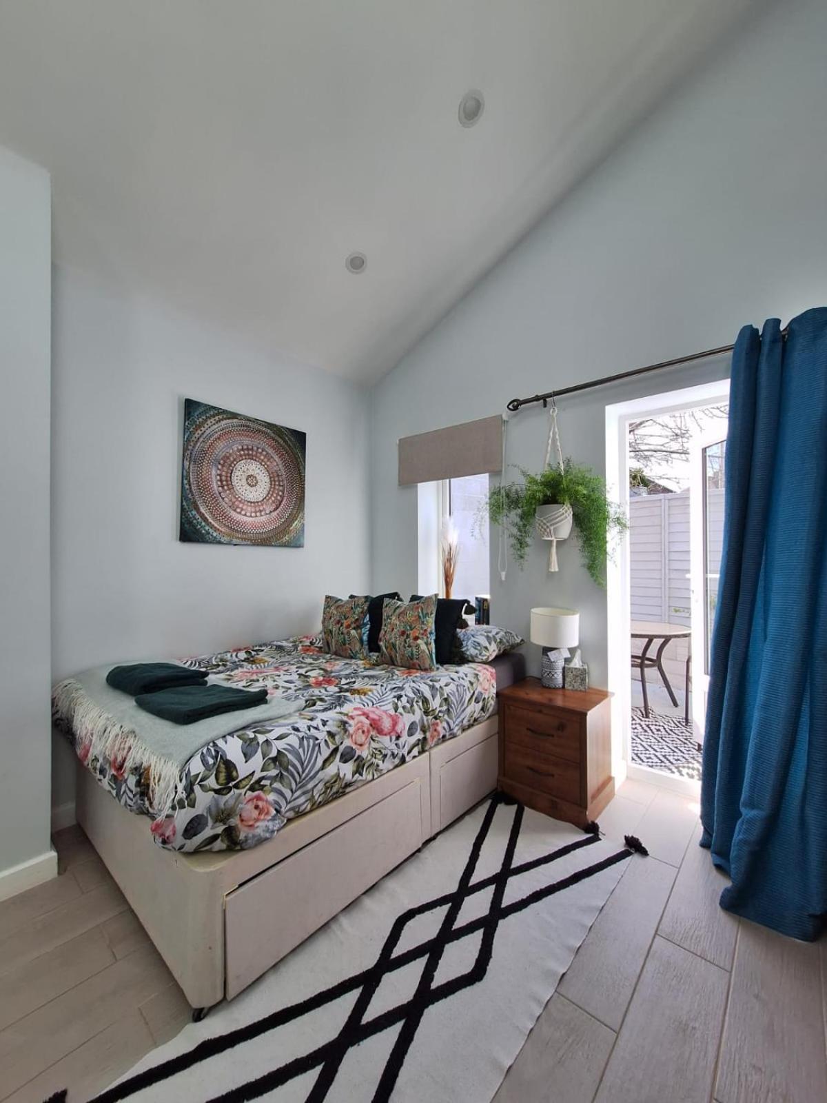 New, Stylish Studio Flat With Private Patio And Free On-Street Parking Check Out At 11Am Bournemouth Eksteriør billede
