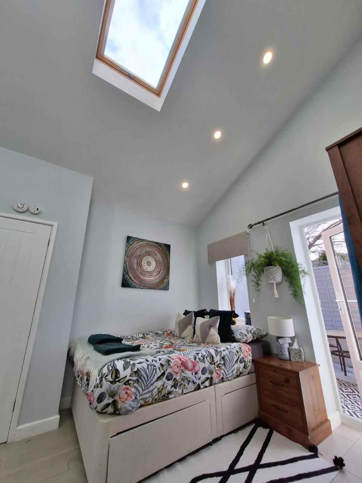 New, Stylish Studio Flat With Private Patio And Free On-Street Parking Check Out At 11Am Bournemouth Eksteriør billede