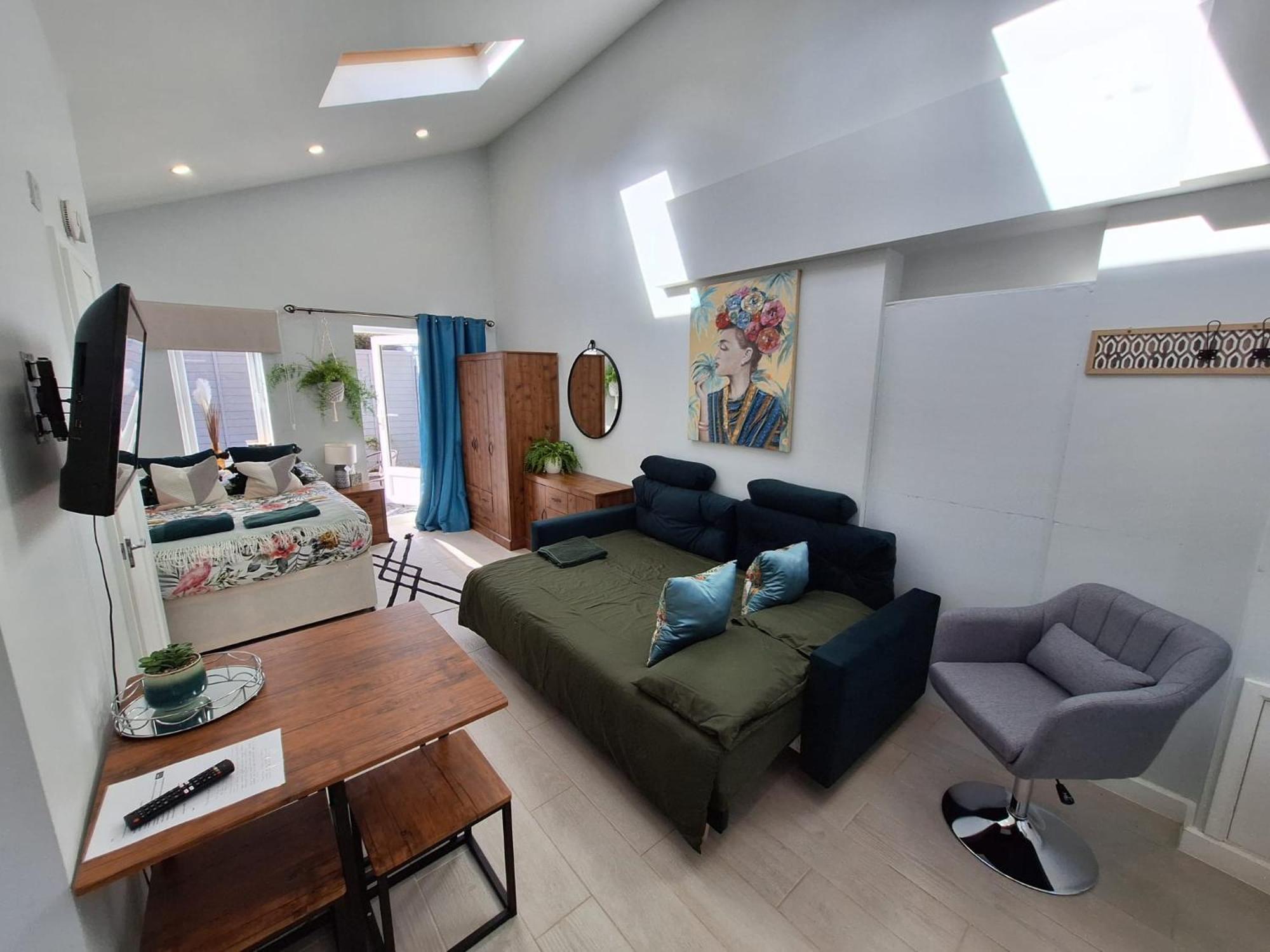 New, Stylish Studio Flat With Private Patio And Free On-Street Parking Check Out At 11Am Bournemouth Eksteriør billede
