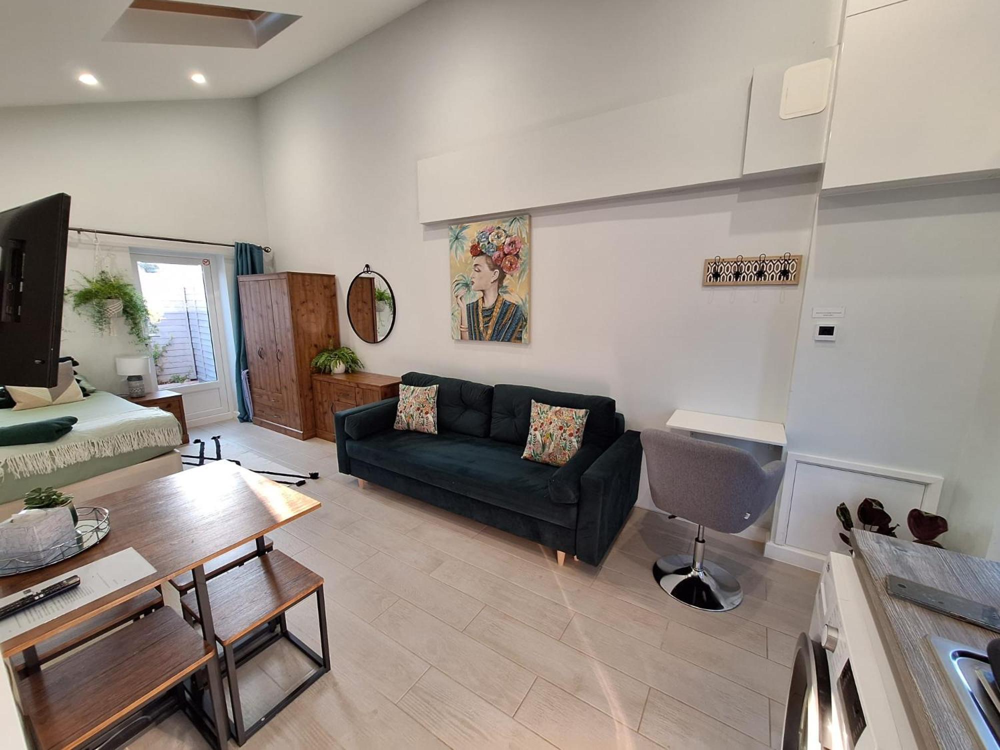 New, Stylish Studio Flat With Private Patio And Free On-Street Parking Check Out At 11Am Bournemouth Eksteriør billede