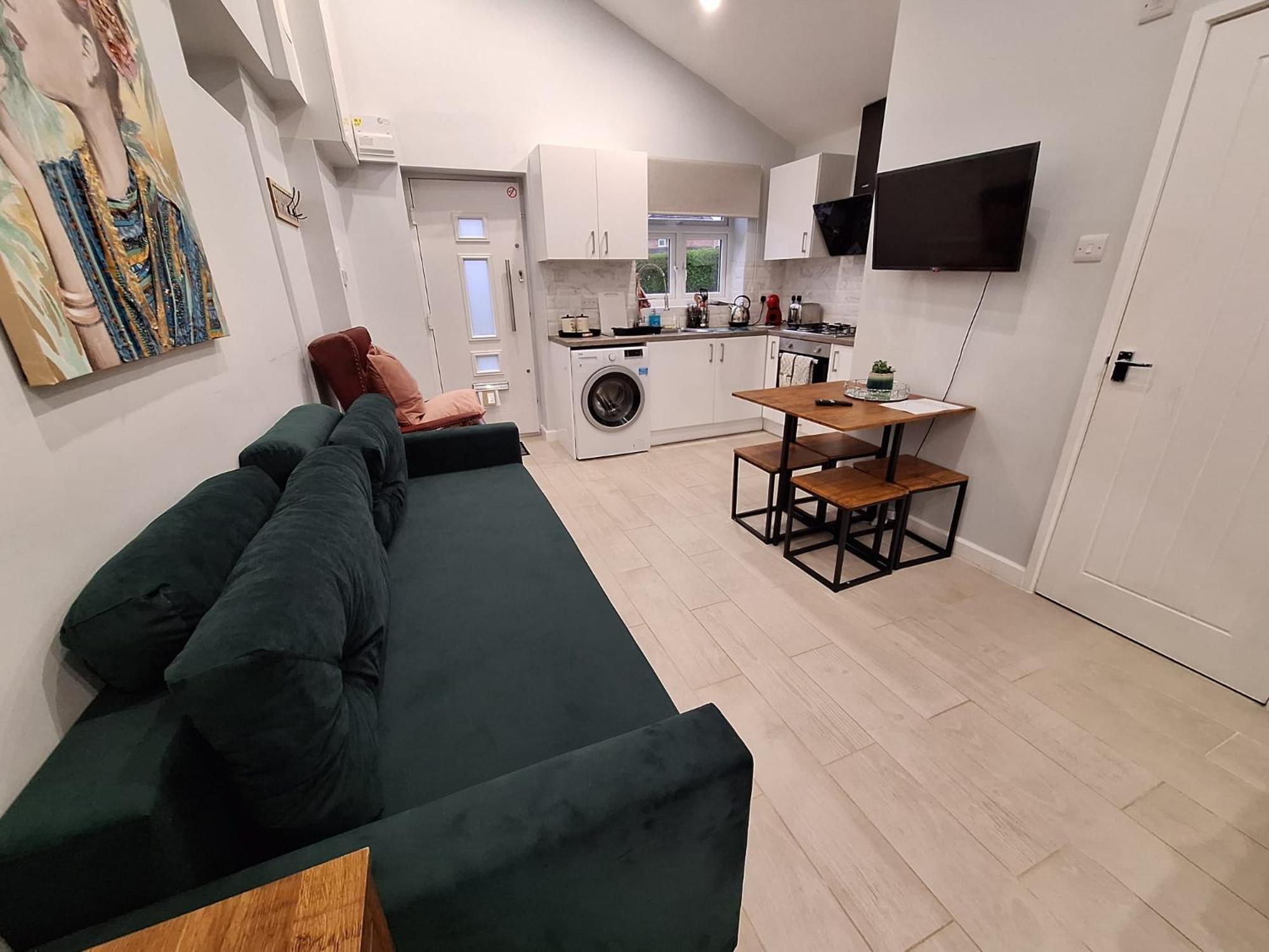 New, Stylish Studio Flat With Private Patio And Free On-Street Parking Check Out At 11Am Bournemouth Værelse billede